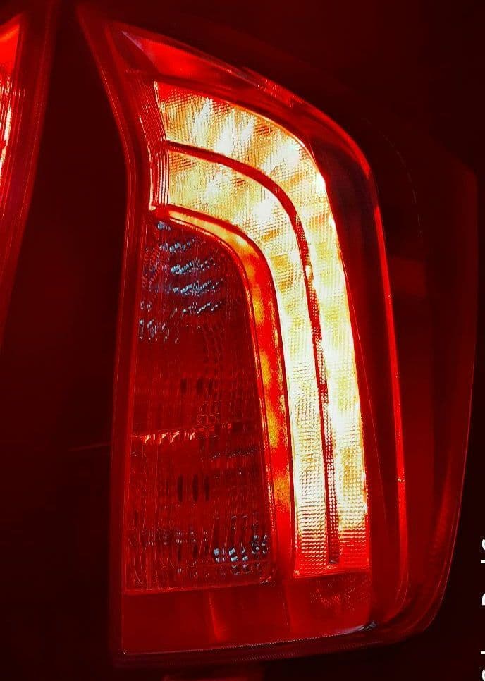 【美品】ZVW30 プリウス30 全灯化済テールランプ 左右セット