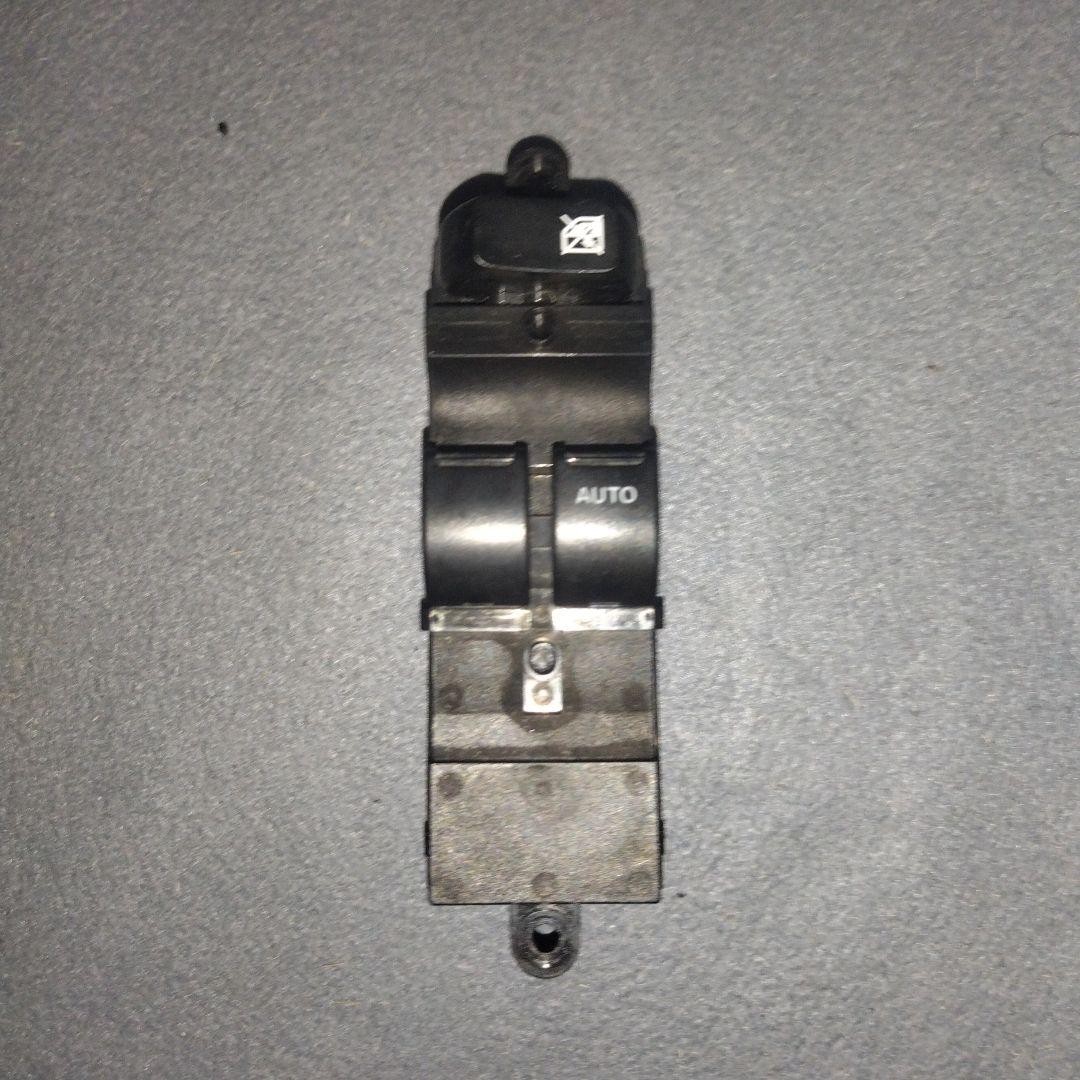 スズキ エブリィバン(DA17V)純正パワーウインドウスイッチ 運転席側