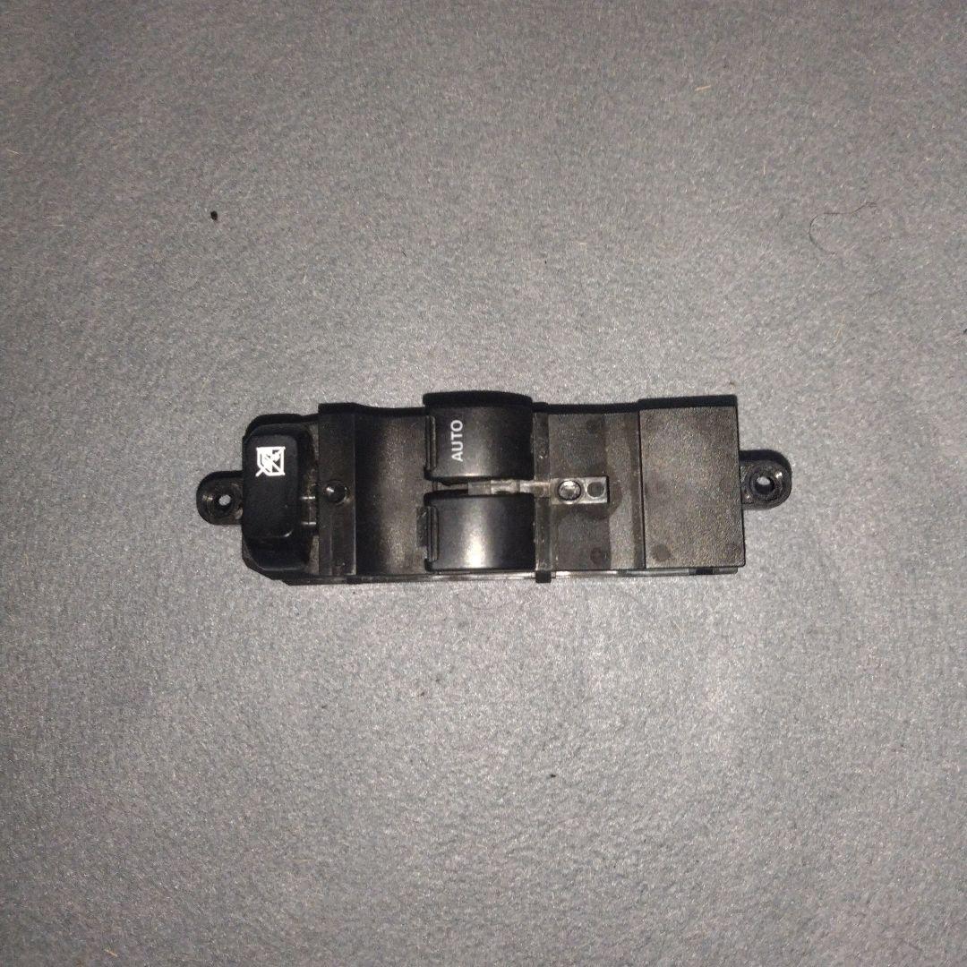 スズキ エブリィバン(DA17V)純正パワーウインドウスイッチ 運転席側