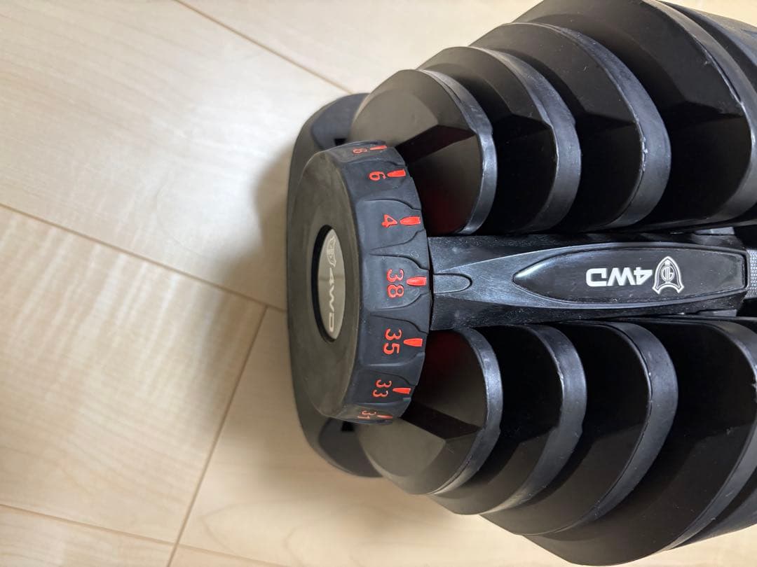 ① 4WD 可変式ダンベル　4kg－38kg 17段階調節