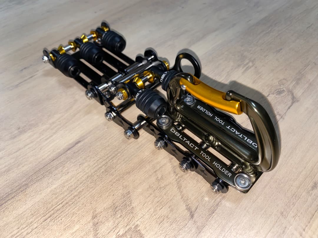 ニックス風ビットホルダー5P付きベルトループ&カラビナ下げ　ブラック×ゴールド