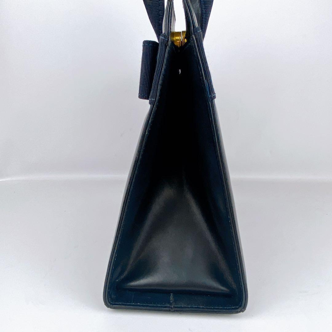 美品　フェラガモ　ヴァラリボン　フォーマルバッグ　ダークネイビー