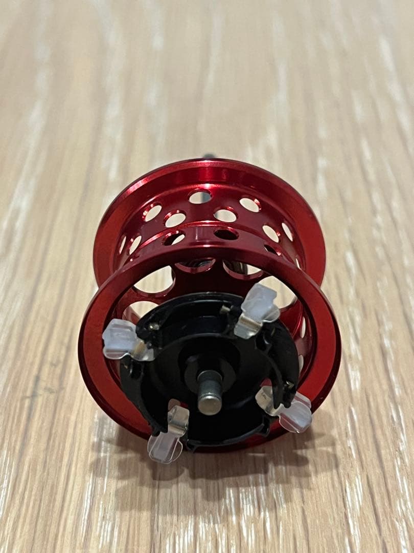 KTF 22/20メタニウム　バーサタイルフィネススプール　レッド