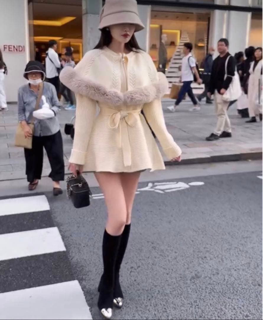 rady ケープニットコート　アイボリー　リボン　ポンチョ　冬服　ケープコート