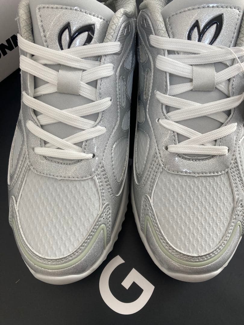 新品 パーリーゲイツ マスターバニー メッシュライクシューズ 26.5cm 銀